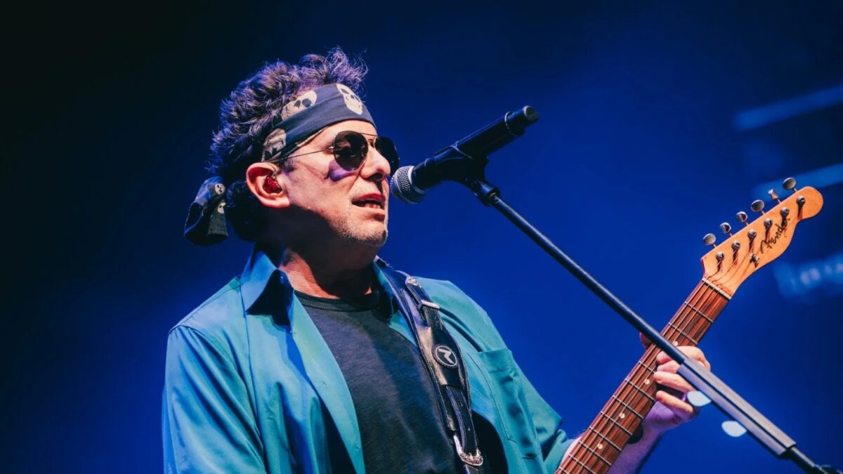 Andrés Calamaro se fue de su propio concierto en Colombia como protesta por su prohibición de la tauromaquia