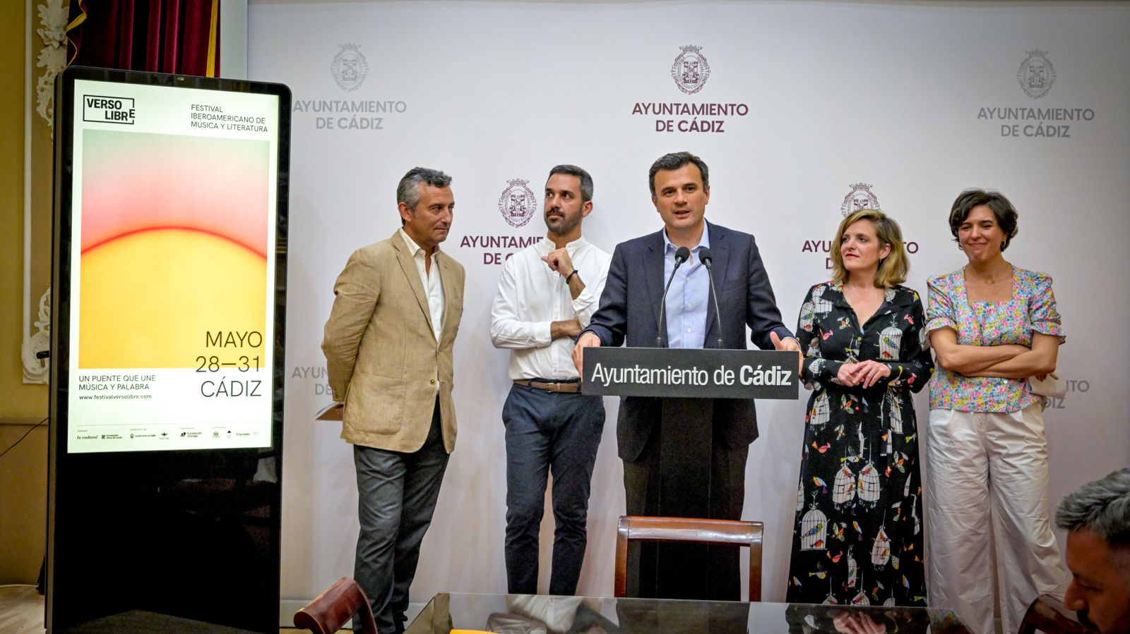 El Ayuntamiento de Cádiz ha acogido el acto de presentación del Festival Iberoamericano de Música y Literatura Verso Libre