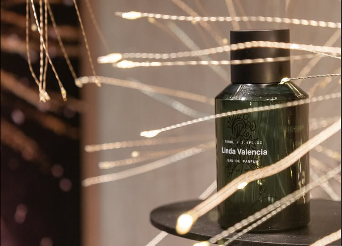 El exclusivo perfume festivo, Linda Valencia