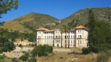Pueblo con un balneario abandonado en Alicante