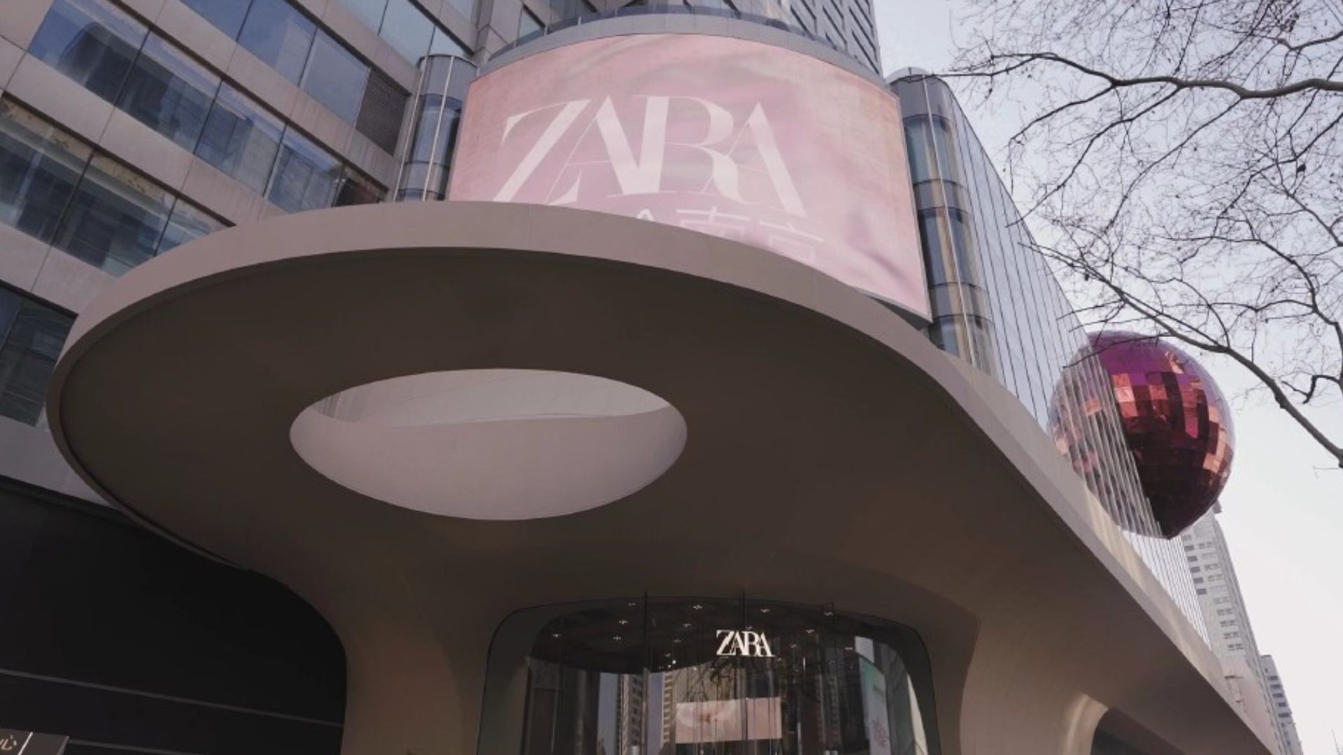 Una norma de Zara que pocos compradores saben: lo que ocurre si te pruebas algo y no lo compras Una norma de Zara que pocos compradores saben: lo que ocurre si te pruebas algo y no lo compras