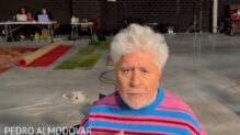 Pedro Almodóvar, dando un mensaje contra el genocidio palestino y en favor del alto el fuego