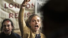 ‘Baltimore’, retrato de una aristócrata con alma de terrorista