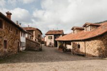 Carmona (Cantabria) - Sociedad