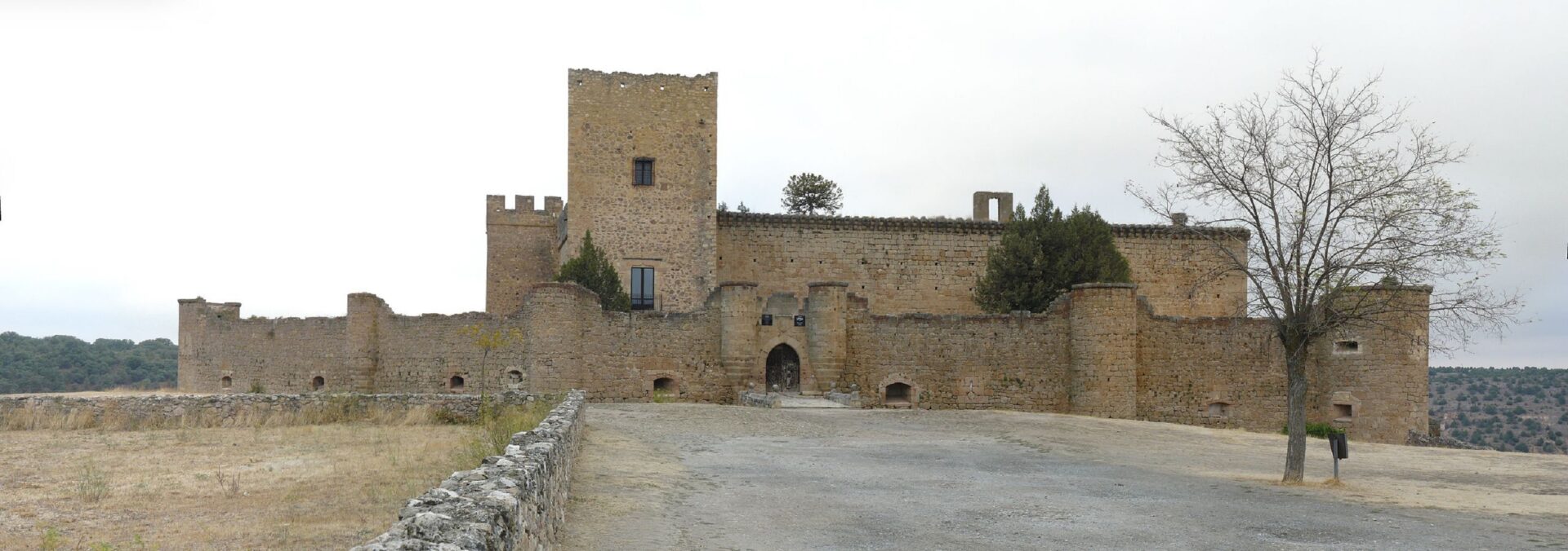 Castillo de Pedraza - Sociedad