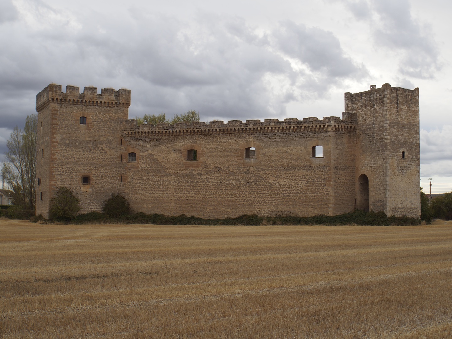 Castillo de Sotopalacios - Sociedad Castillo de Sotopalacios - Sociedad