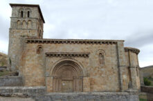Colegiata de San Pedro de Cervatos - Sociedad