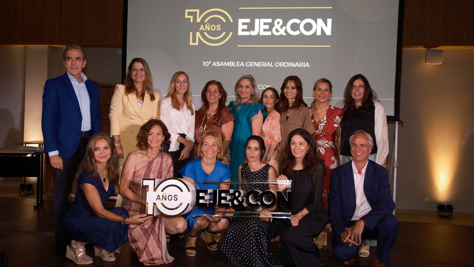 Foto de aniversario de los 10 años de EJE&CON.
