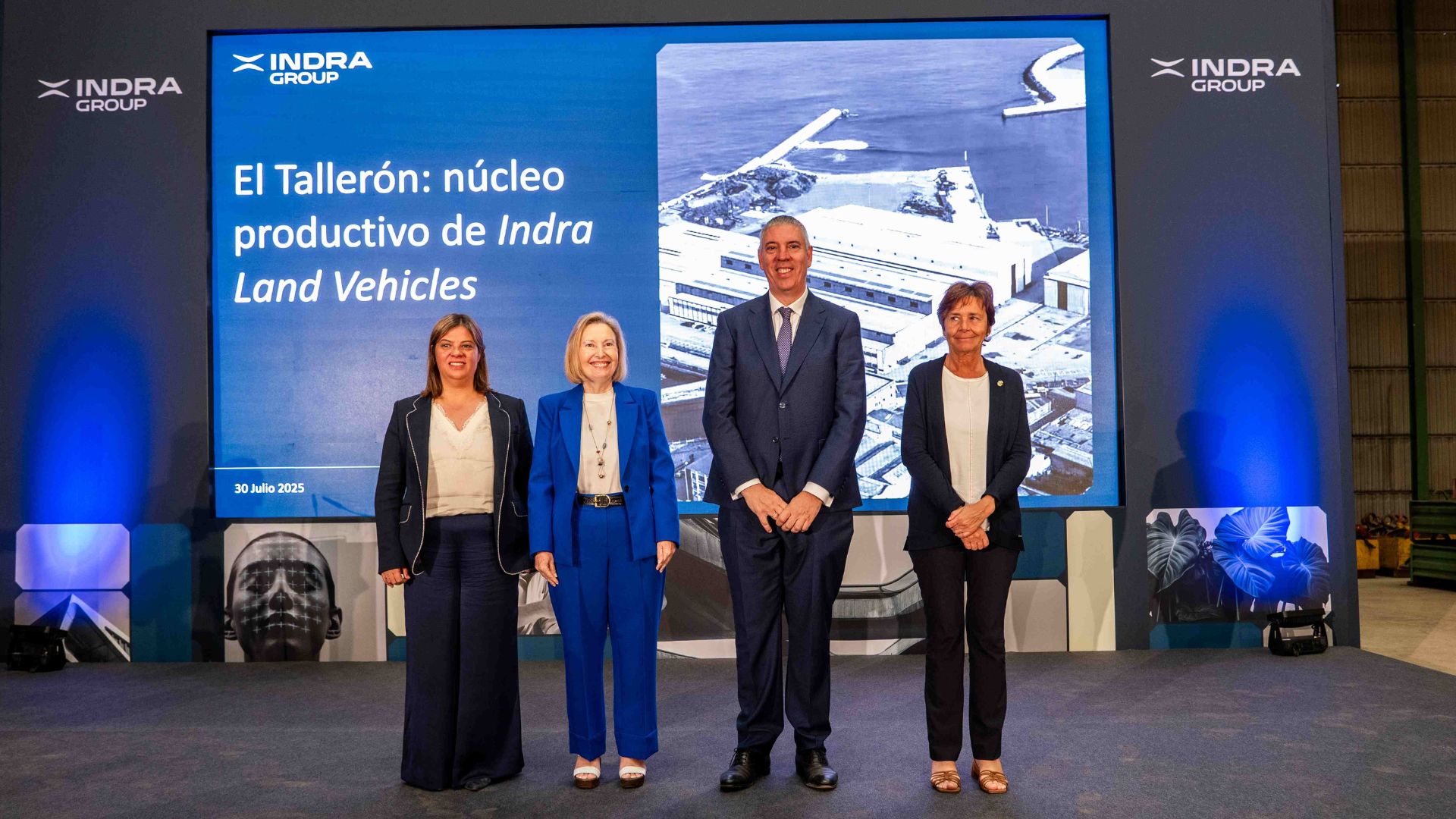 de izquierda a derecha: Gimena Llamedo, presidenta en funciones del Gobierno del Principado de Asturias; Amparo Valcarce, secretaria de Estado de Defensa; José Vicente de los Mozos, CEO de Indra Group y María del Carmen Moriyón, alcaldesa de Gijón.