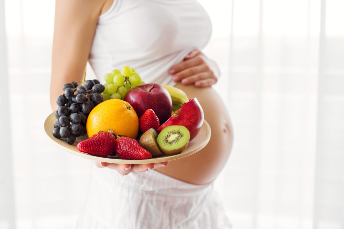 Las frutas, uno de los cinco alimentos frescos que ayudan a aliviar las náuseas en el embarazo