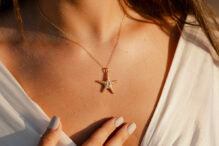 Las joyas con estrellas de mar, tendencia del verano 2025
