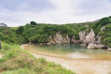 Playa de Gulpiyuri - Sociedad