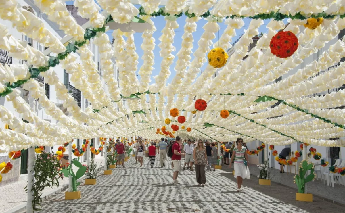Pueblo lleno de flores en Portugal, Campo Maior