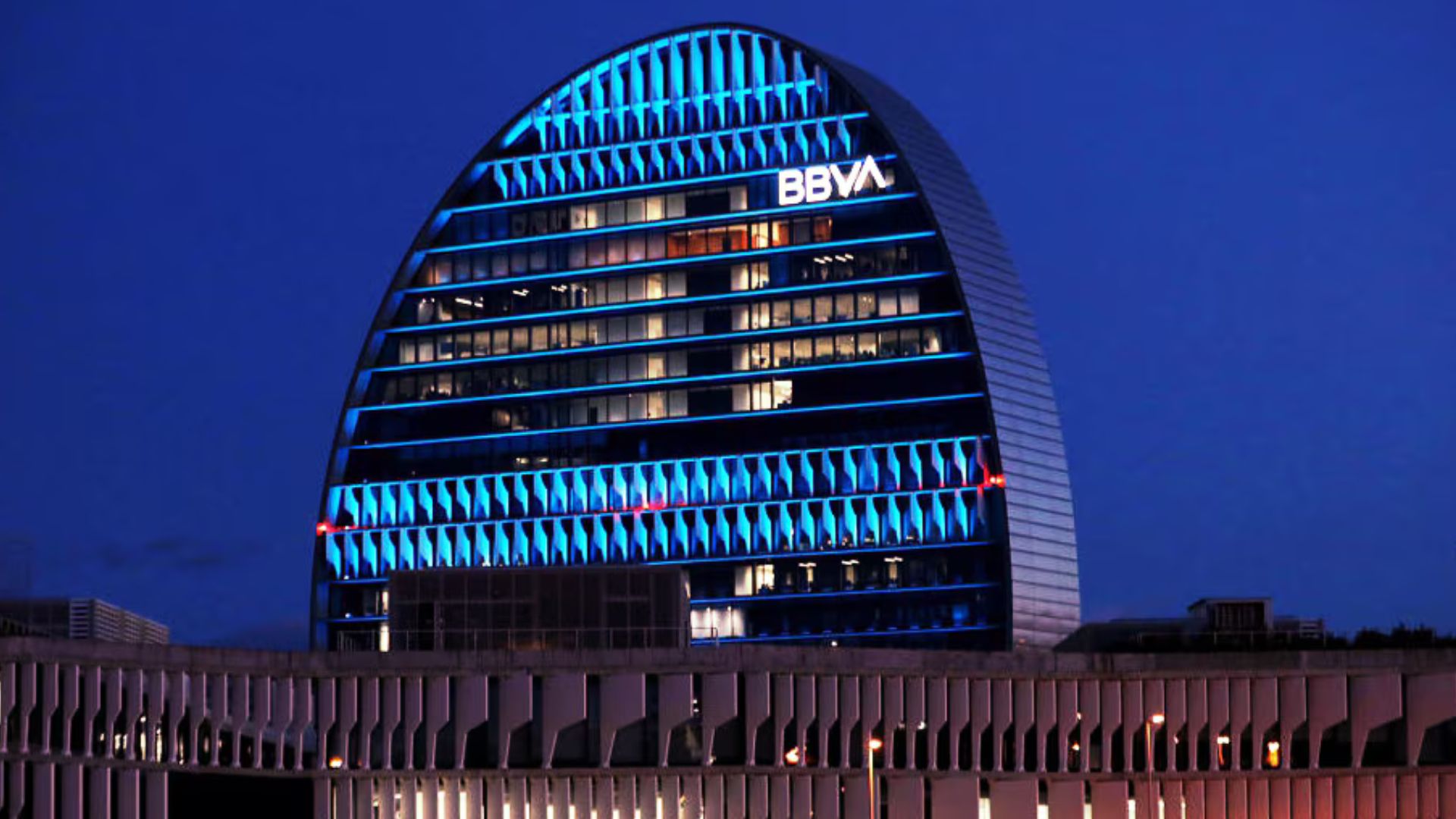 Las acciones de BBVA revientan la bolsa con ingresos y repartos millonarios Las acciones de BBVA revientan la bolsa con ingresos y repartos millonarios
