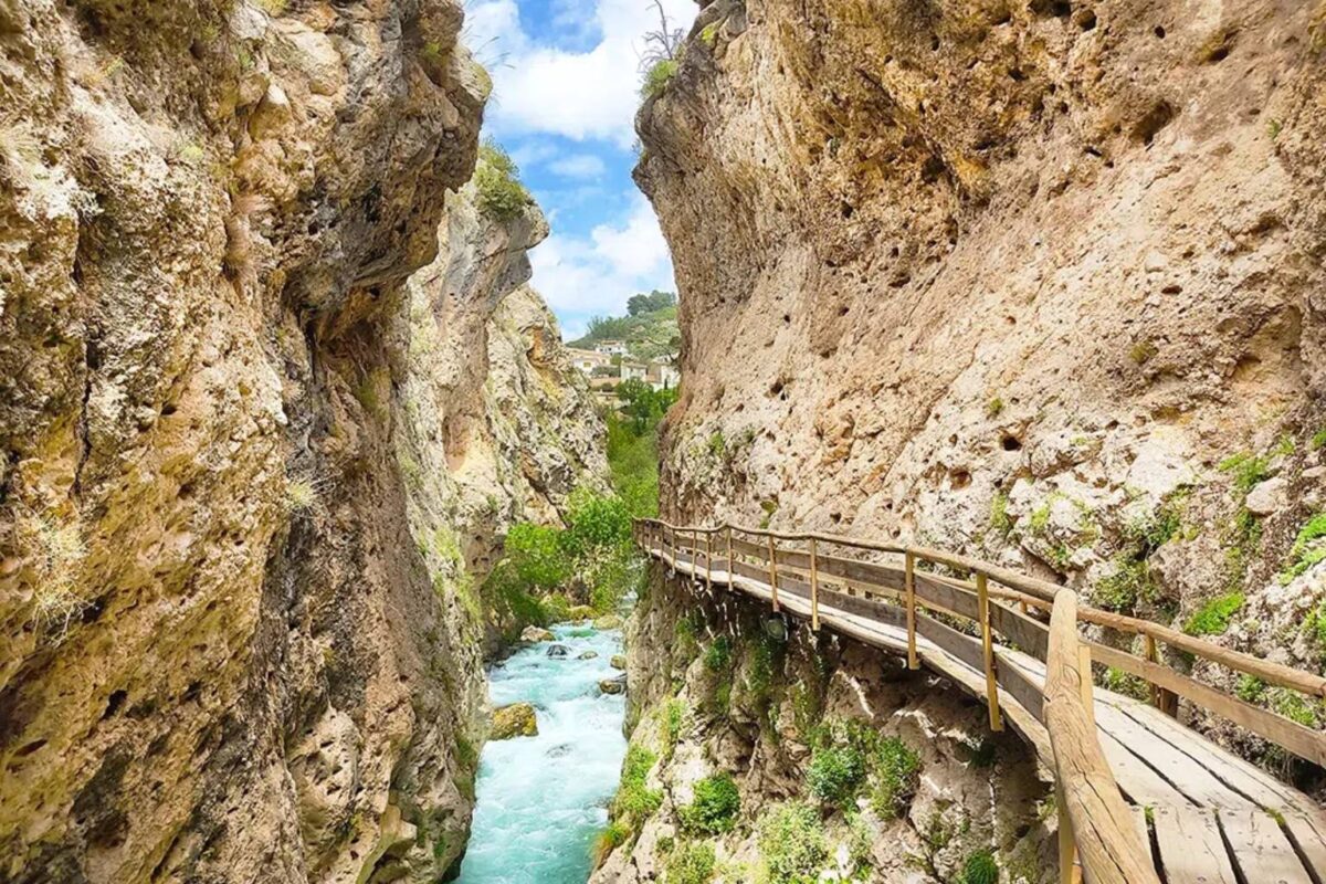 Sendero de las Cerradas - Sociedad