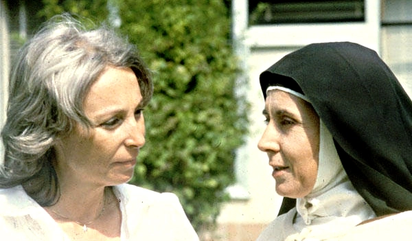 Josefina Molina junto a Concha Velasco durante el rodaje de la película 'Teresa de Jesús'