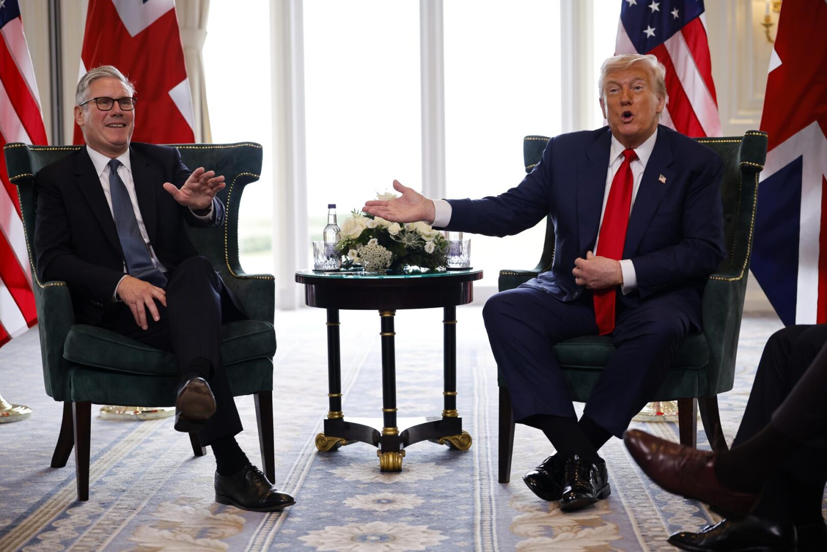 Keir Starmer y Donald J. Trump se reúnen en el campo de golf Trump Turnberry Keir Starmer y Donald J. Trump se reúnen en el campo de golf Trump Turnberry.