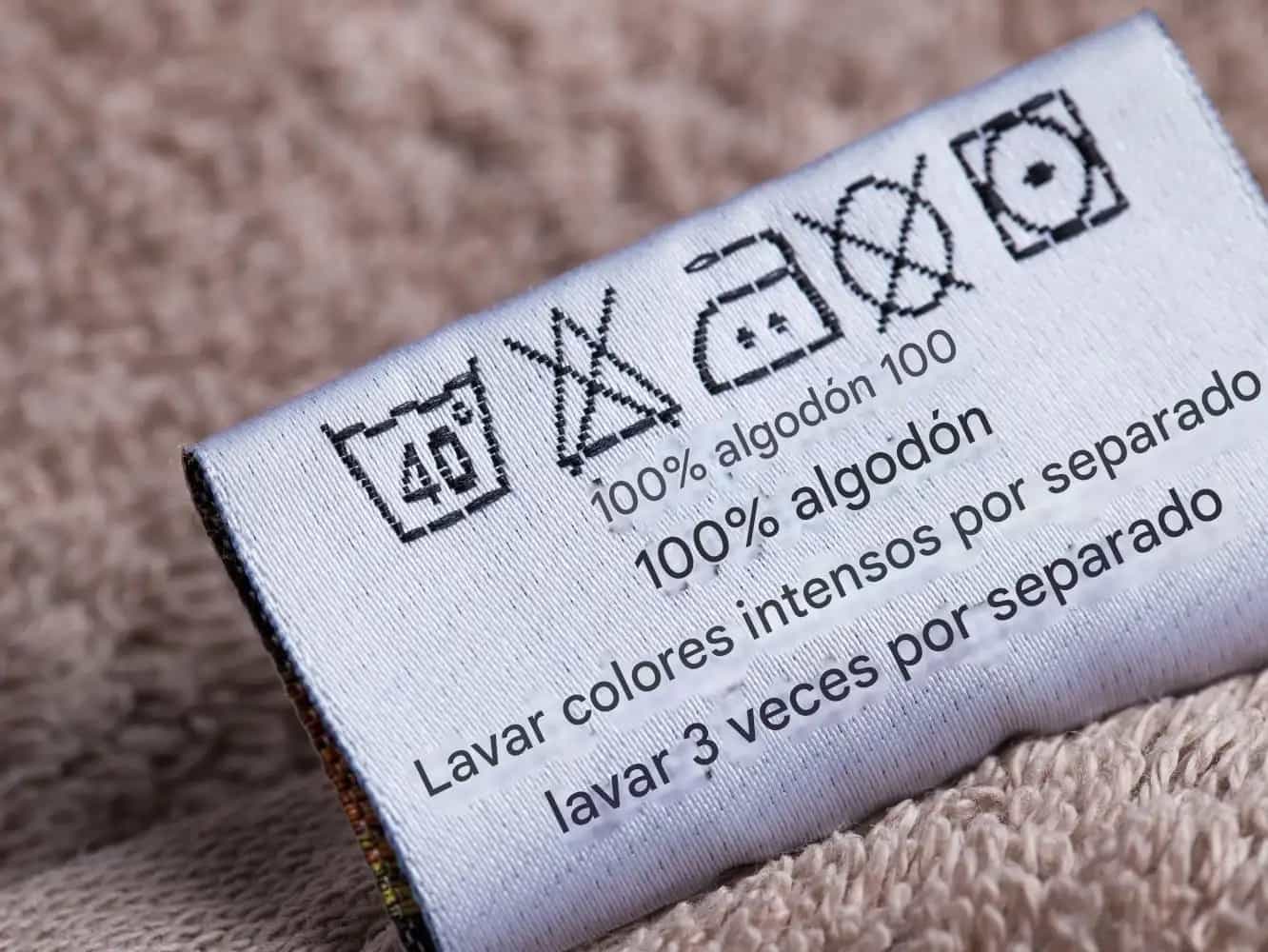 Una etiqueta de una prenda de ropa