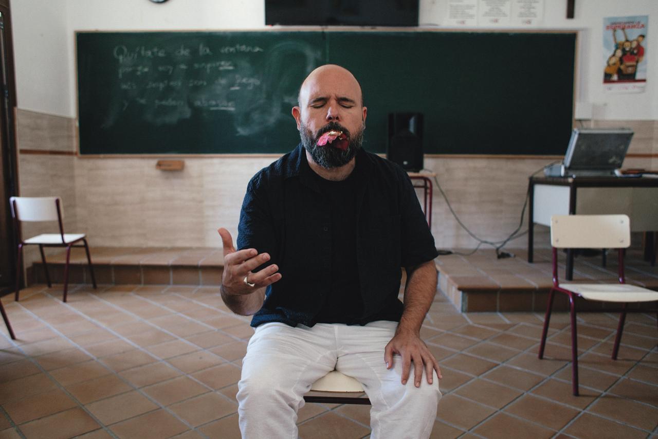 El Niño de Elche durante su taller de expresión vocal en el Observatorio de lo Invisible