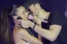 Beso de Enrique Iglesias y Emilia Mernes - Cultura