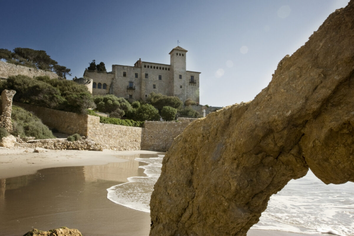 Cala Jovera - Sociedad