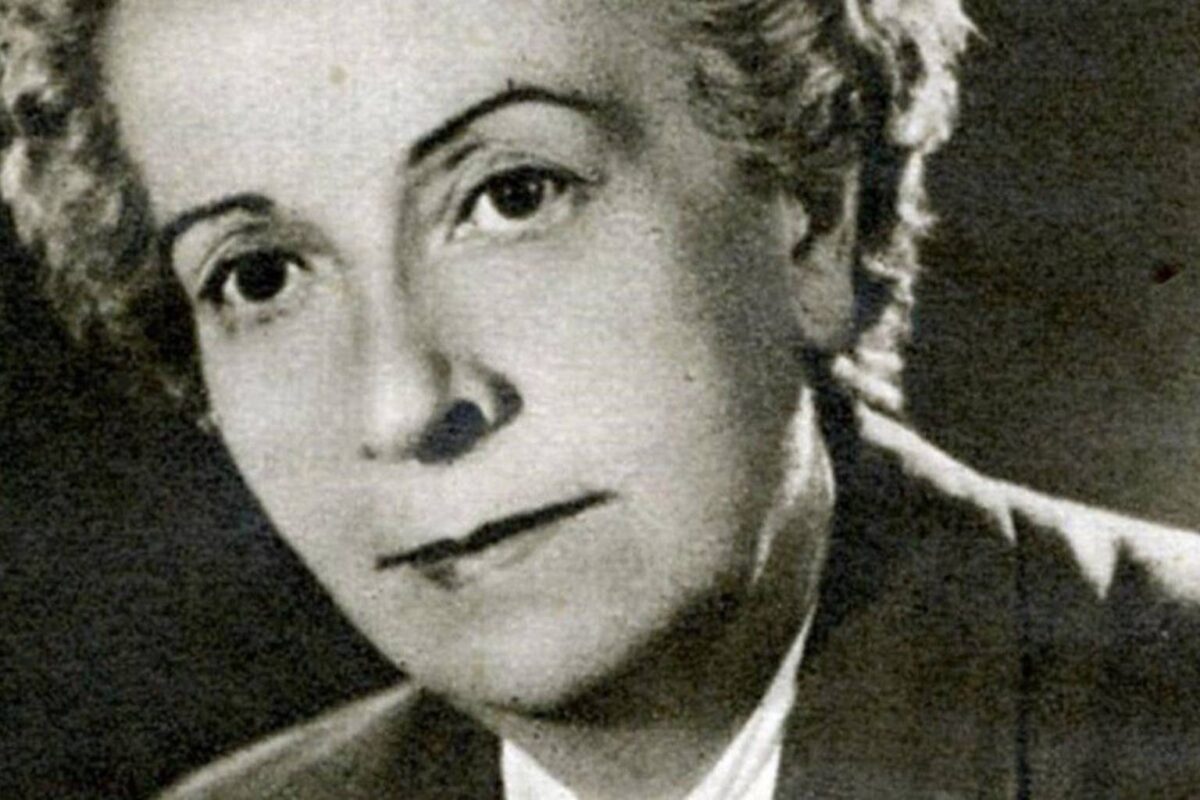 Elena Fortún - Sociedad