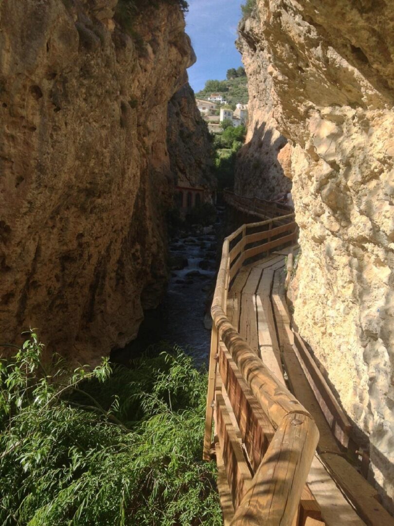 Pasarelas del Sendero de las Cerradas - Sociedad
