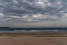 Playa nublada - Sociedad