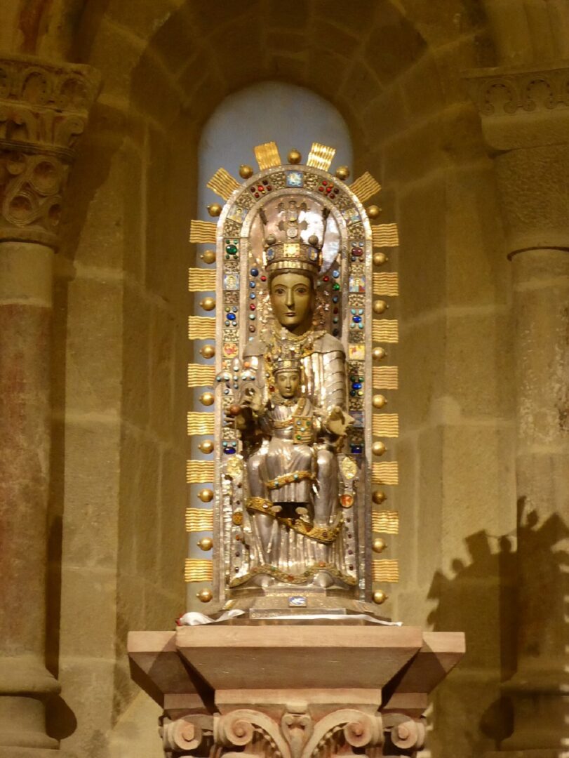 Santa María de Ujué - Sociedad