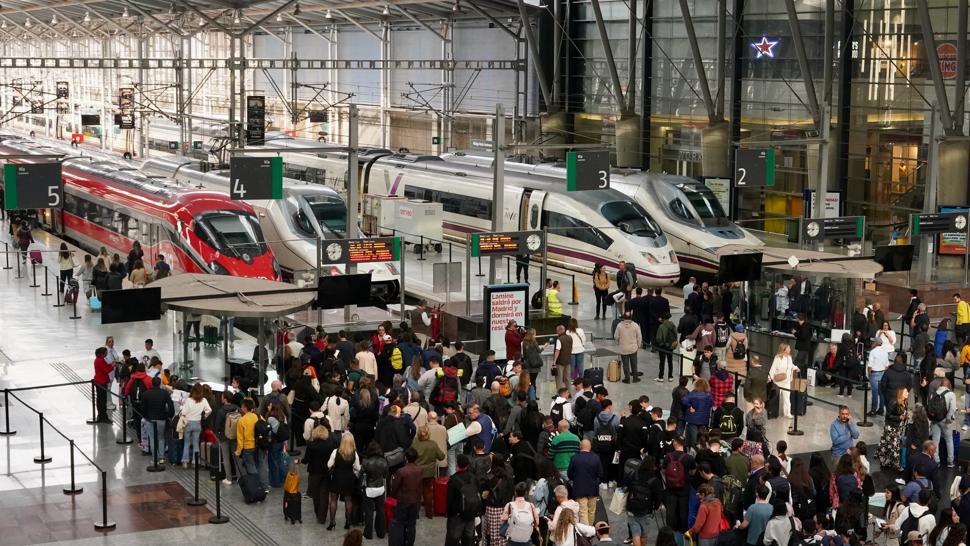 Una oleada de incidencias provoca retrasos en varias líneas de alta velocidad