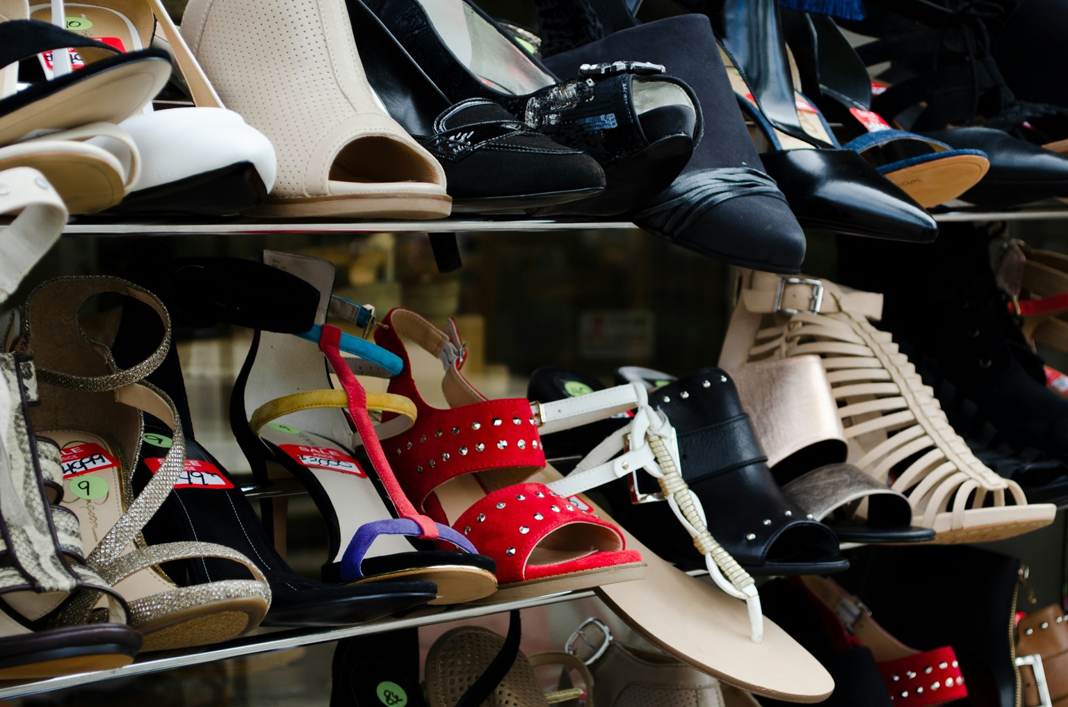 La razón por la que no deberías guardar los zapatos en cajas si quieres que te duren más de un año