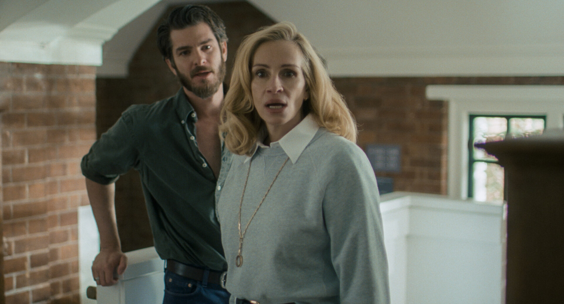 Julia Roberts y Andrew Garfield en una imagen de 'After the hunt', de Luca Guadagnino