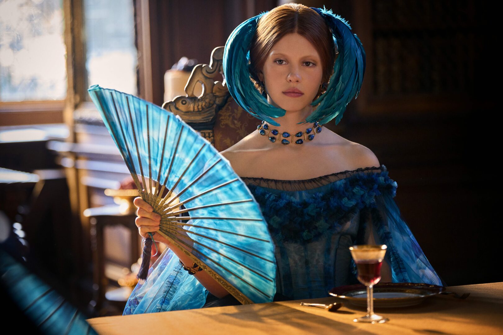 Mia Goth en su papel de Elizabeth en 'Frankenstein'