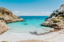 Cala Marmols - Sociedad