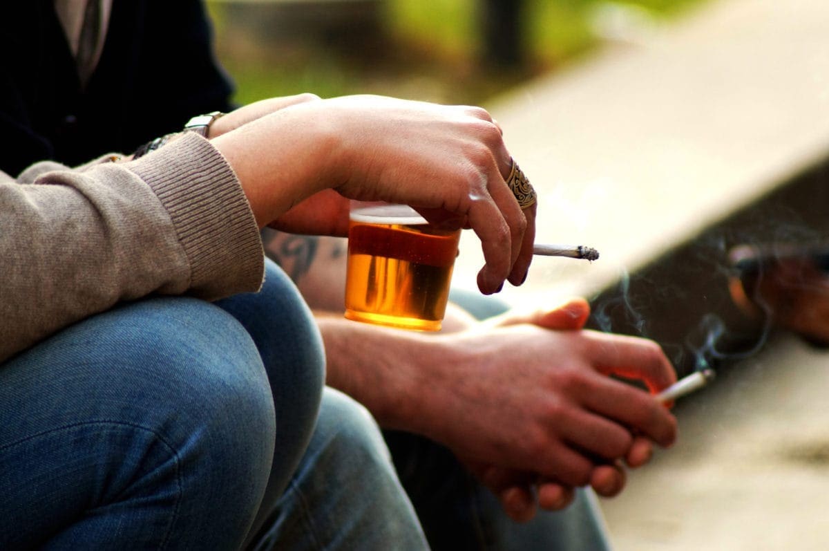Imagen de alcohol y tabaco