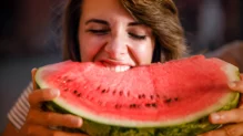 Qué dice la ciencia sobre tomar melón o sandía por la noche