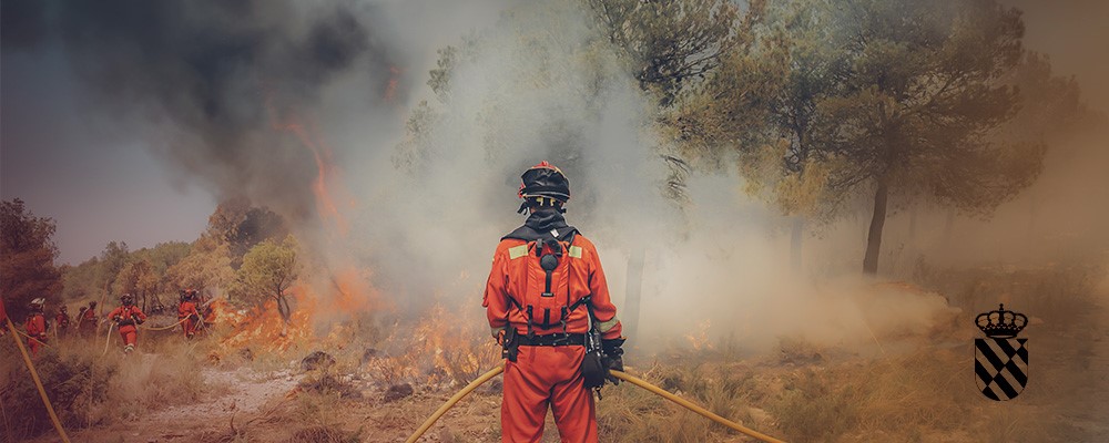 Miembro de la UME en las tareas de extinción
