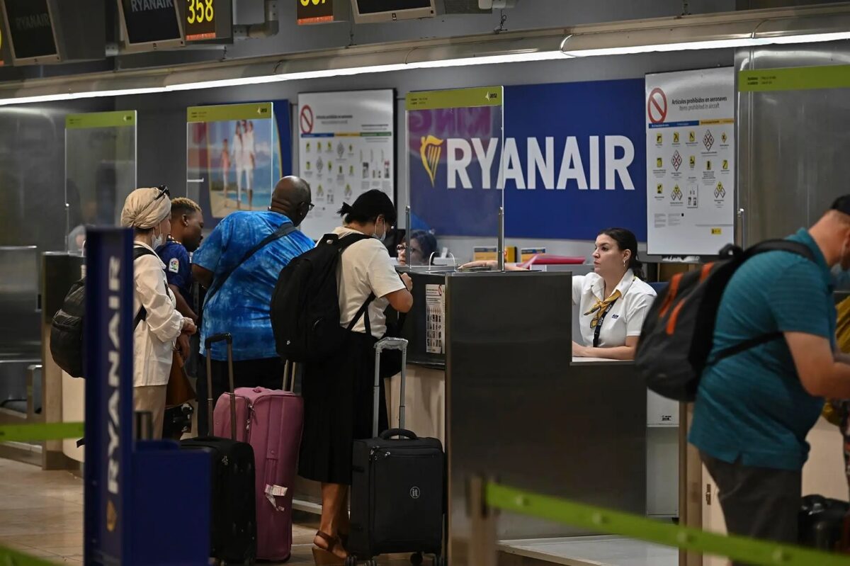 Afectados por la huelga de Ryanair - Economía