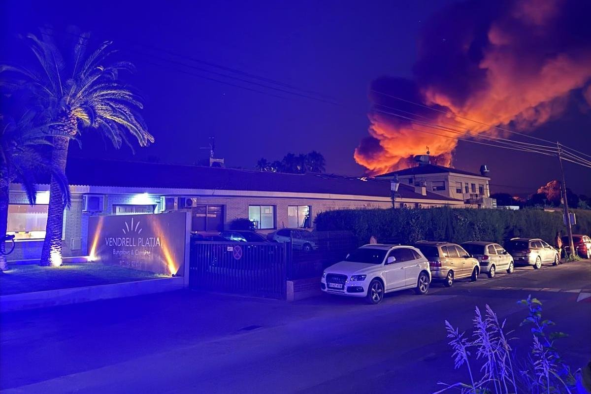 Incendio en el camping de El Vendrell - Sociedad