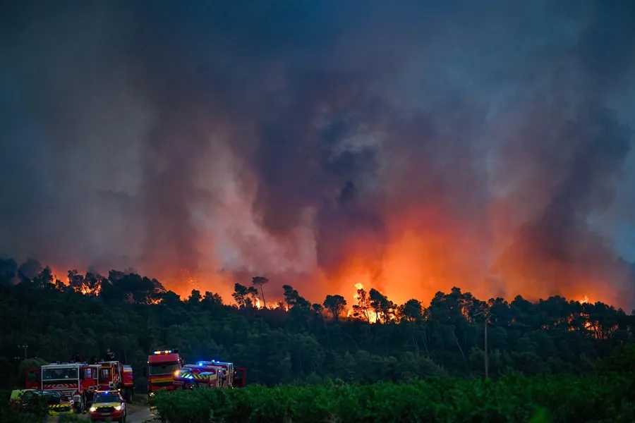 Los incendios forestales en Francia queman 17.000 hectáreas: el peor en los últimos 70 años