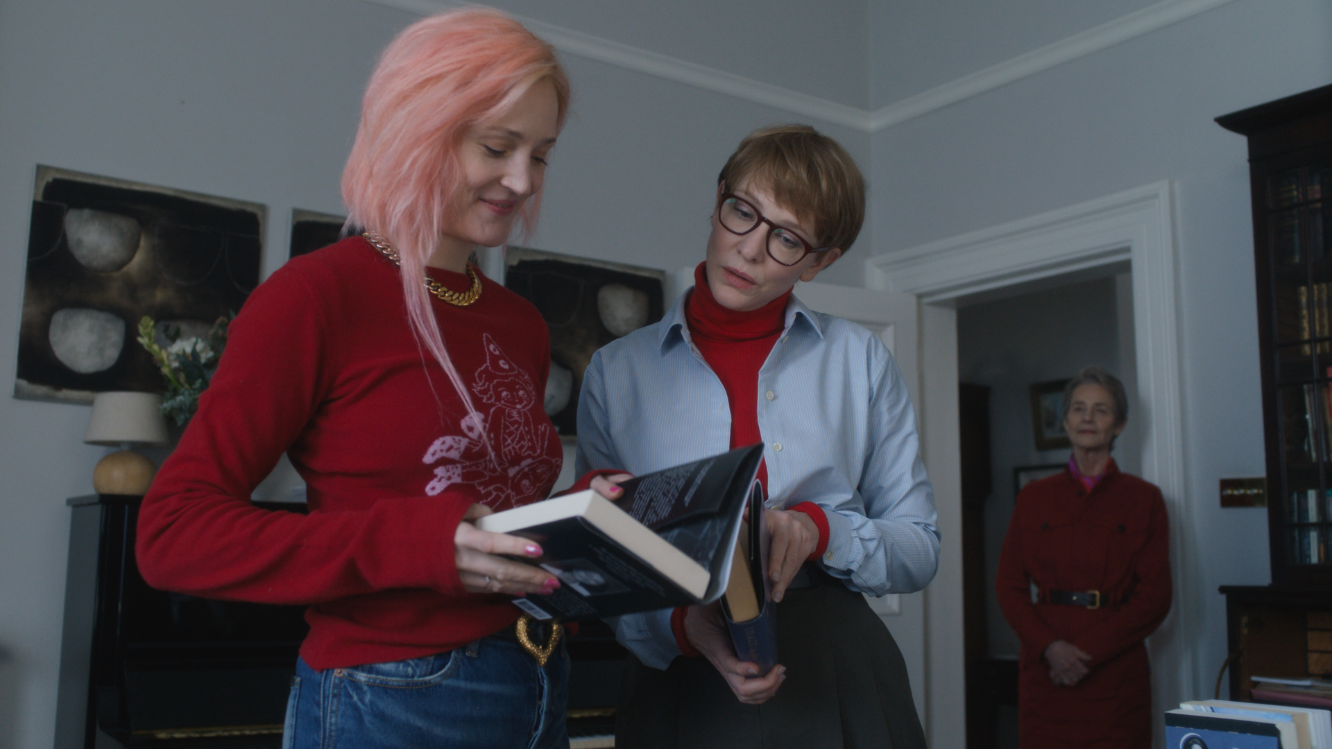 Vicky Krieps y Cate Blanchett en 'Father Mother Sister Brother', de Jim Jarmusch