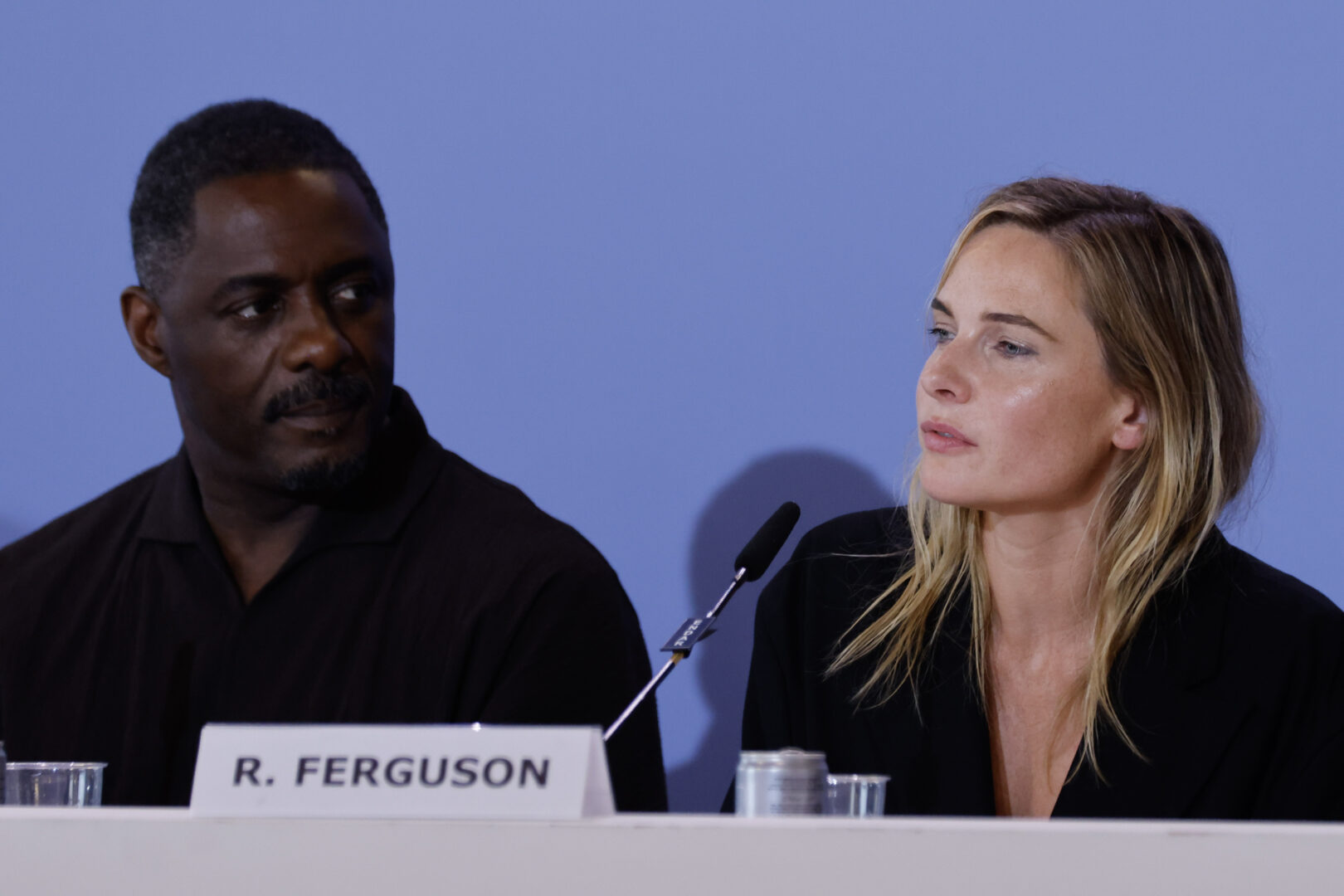 Idris Elba y Rebeca Ferguson, durante la rueda de prensa de 'A house of dynamite' en el Festival de Venecia