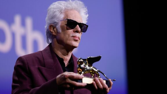 El director estadounidense Jim Jarmusch gana el León de Oro de Venecia por 'Father Mother Sister Brother'
