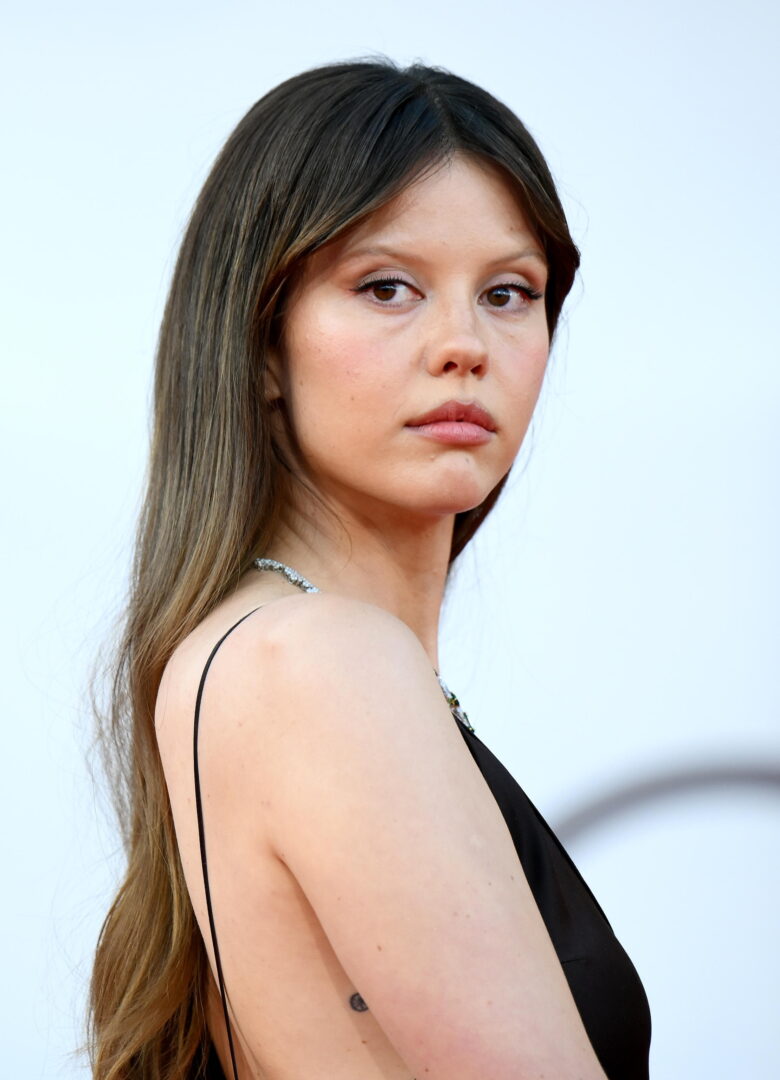 Mia Goth interpreta el papel de Elizabeth en 'Frankenstein'